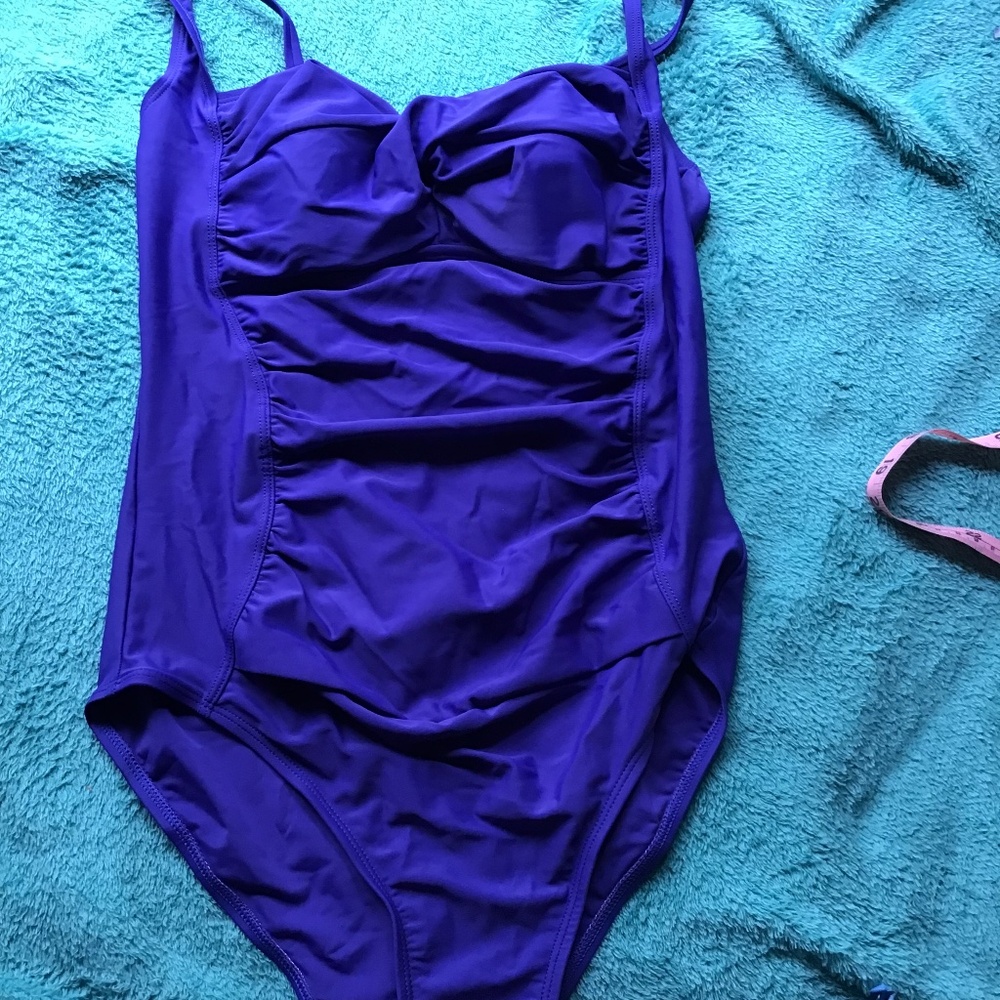 Jaclyn Smith size 8 blue swimsuit with slimming ruching on front